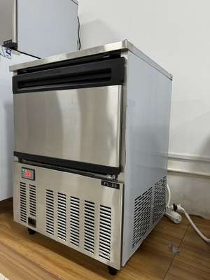 BLG 80 Kg Ice Production Large Full Cube Ice Maker Water Spray Commercial Compact Ice Machine with 30kg Storage Bin for Sale